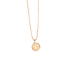 Medalla redonda para Bautizo con imagen en relieve de bebé y manos.  Oro Amarillo de 10 kilates.
