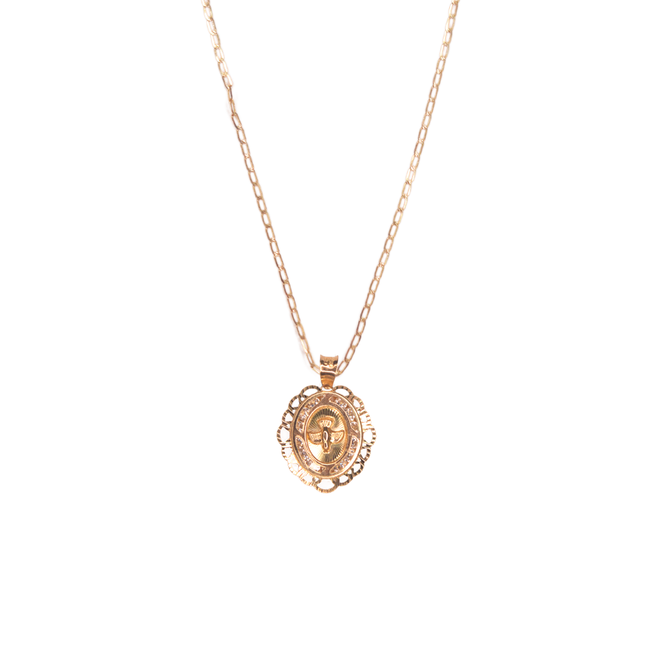 Medalla ovalada para Bautizo con imagen en relieve del Espíritu Santo adornada con zirconias en corte brillante y contorno troquelado.  Oro Amarillo de 10 kilates.