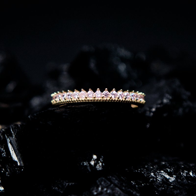 Churumbela para Dama Corona con Zirconias Rosa en Corte Brillante.  Oro amarillo de 10 kilates.