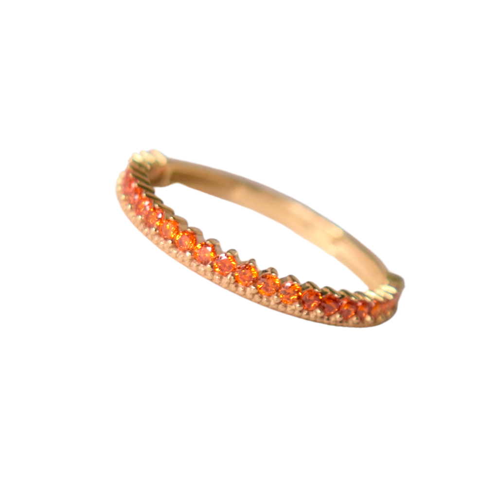 Churumbela con zirconia; en oro color amarillo y zirconias de color naranja con vista al frente de perfil completo