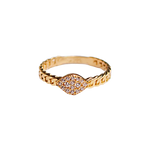 Anillo para Dama adornado con eslabones y ojo con Zirconias en Corte Brillante.  Oro Amarillo de 14 kilates.