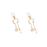 Aretes para Dama largos con dijes corazón y llave.  Broche de Gancho.  Oro Amarillo de 10 kilates.
