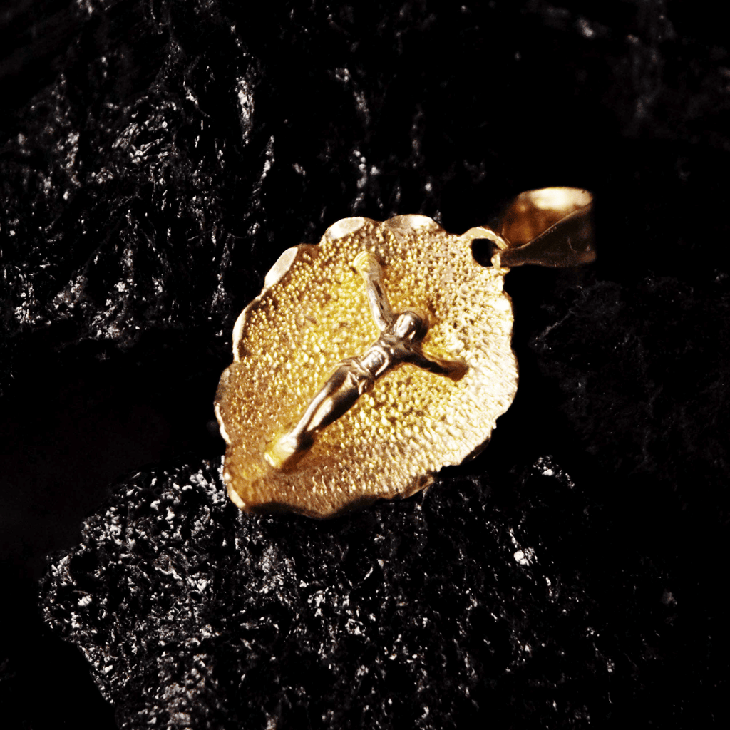 Medalla para Bautizo con imagen en relieve de Jesucristo.  Oro Amarillo de 10 kilates.  NO INCLUYE CADENA