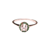 Anillo para Dama con piedra Central y halo de Zirconias verdes en Corte Brillante.  Oro Blanco de 10 kilates.