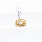 Anillo para Caballero con Herradura en el centro y zirconias en corte brillante.  Oro Combinado Amarillo con Blanco de 10 Kilates.