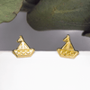 Broquel con forma de Barquito liso.  Oro amarillo de 10 kilates.